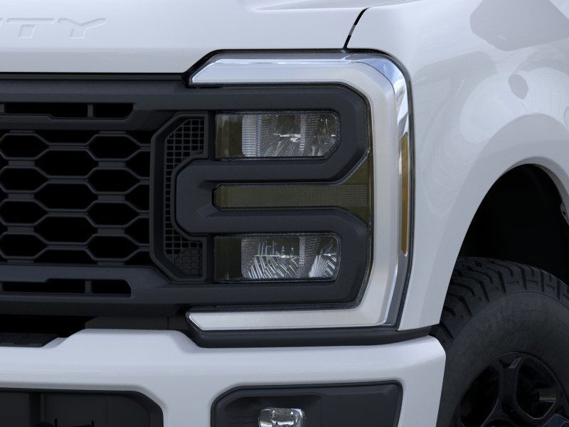 Ford Super Duty F-250 SRW Vehicle Full-screen Gallery Image 18