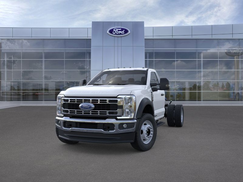 Ford Super Duty F-450 DRW Vehicle Full-screen Gallery Image 2