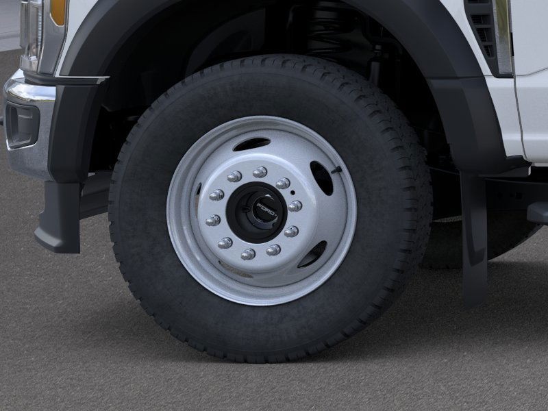 Ford Super Duty F-450 DRW Vehicle Full-screen Gallery Image 19