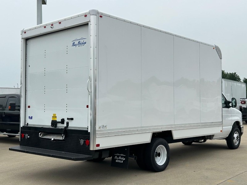 Ford E-Series Cutaway Vehicle Full-screen Gallery Image 3