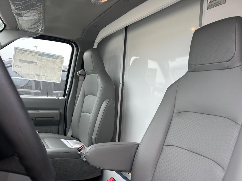 Ford E-Series Cutaway Vehicle Full-screen Gallery Image 5