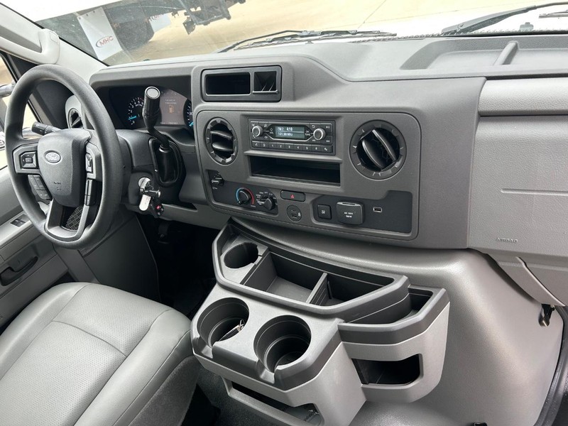 Ford E-Series Cutaway Vehicle Full-screen Gallery Image 9