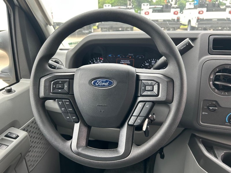 Ford E-Series Cutaway Vehicle Full-screen Gallery Image 11