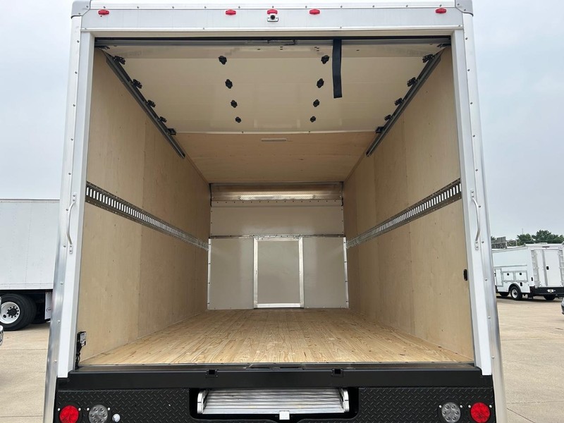 Ford E-Series Cutaway Vehicle Full-screen Gallery Image 12