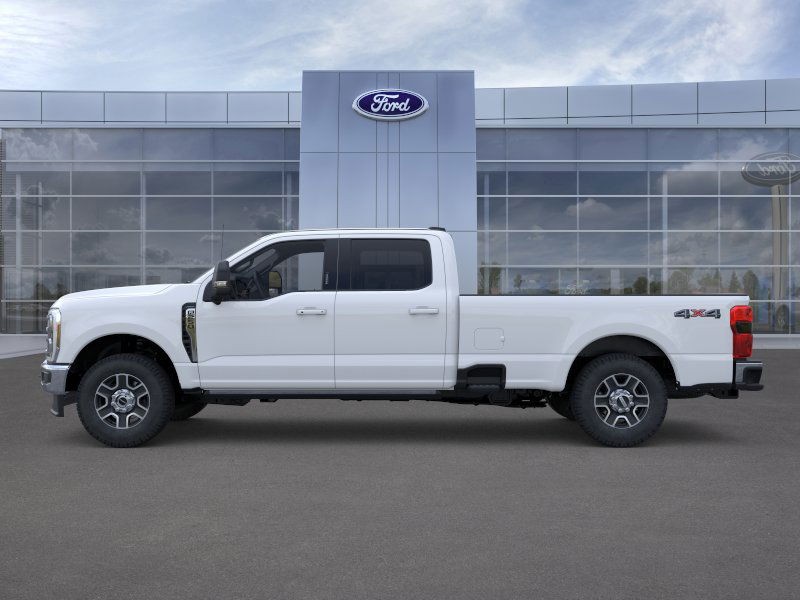 Ford Super Duty F-250 SRW Vehicle Full-screen Gallery Image 3
