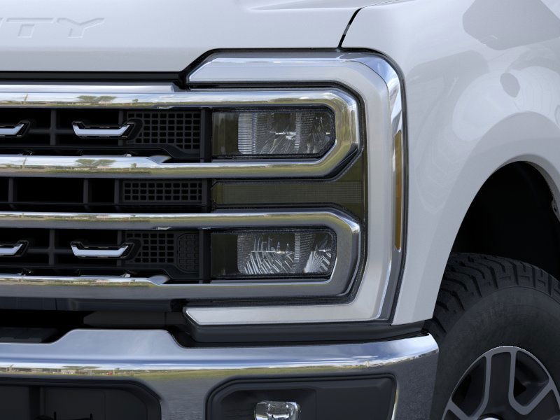 Ford Super Duty F-250 SRW Vehicle Full-screen Gallery Image 18