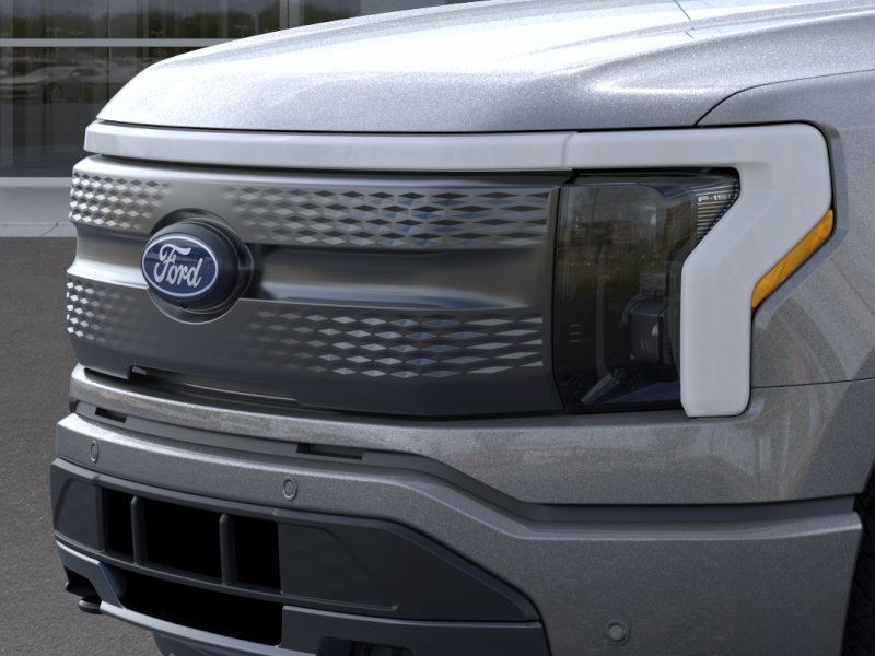 Ford F-150 Lightning Vehicle Full-screen Gallery Image 17