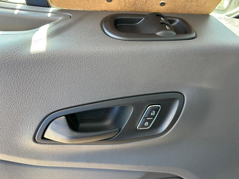 Ford Transit Cargo Van Vehicle Full-screen Gallery Image 4