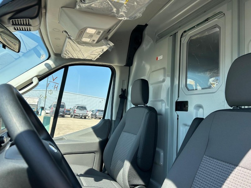 Ford Transit Cargo Van Vehicle Full-screen Gallery Image 5