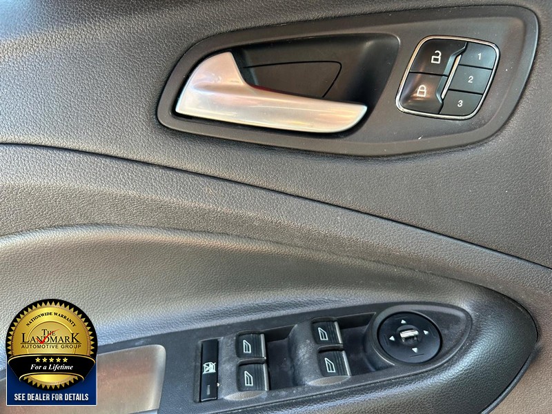 Ford Escape Vehicle Full-screen Gallery Image 8