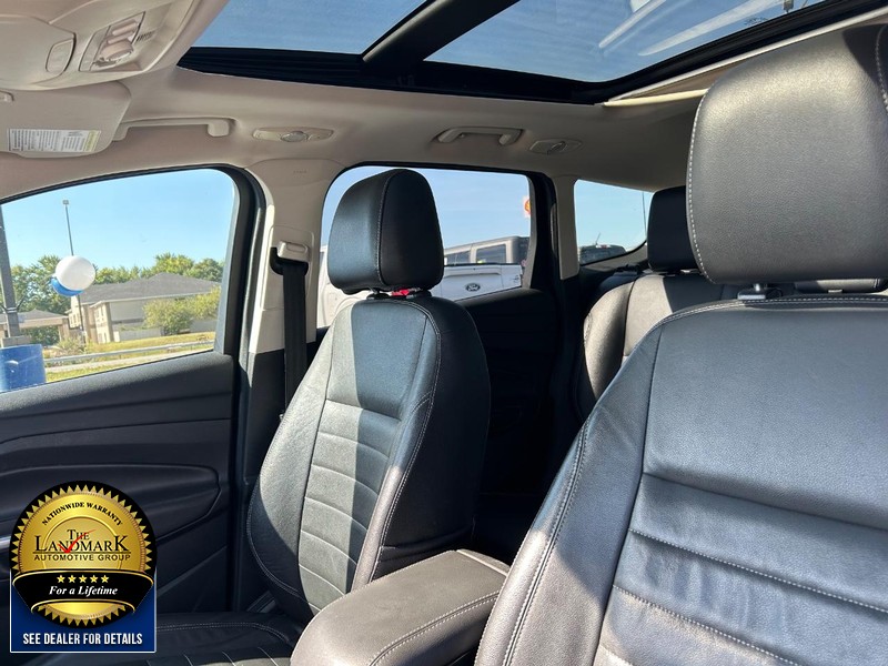 Ford Escape Vehicle Full-screen Gallery Image 9
