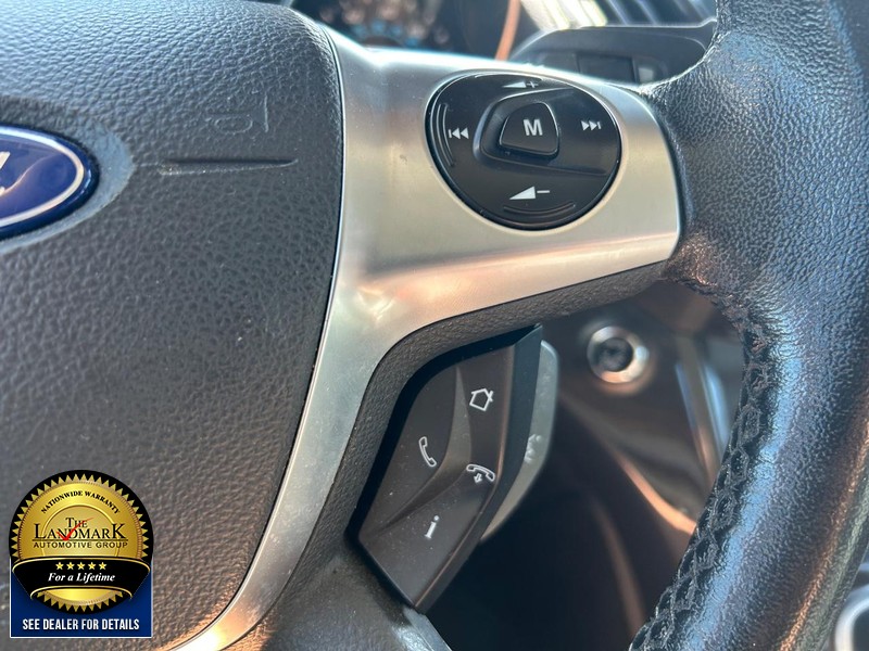 Ford Escape Vehicle Full-screen Gallery Image 11