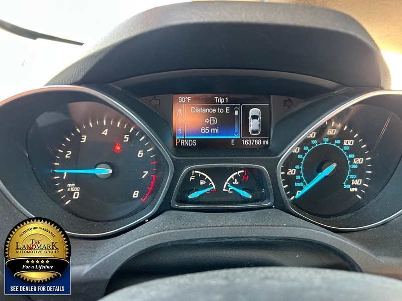 Ford Escape Vehicle Full-screen Gallery Image 12