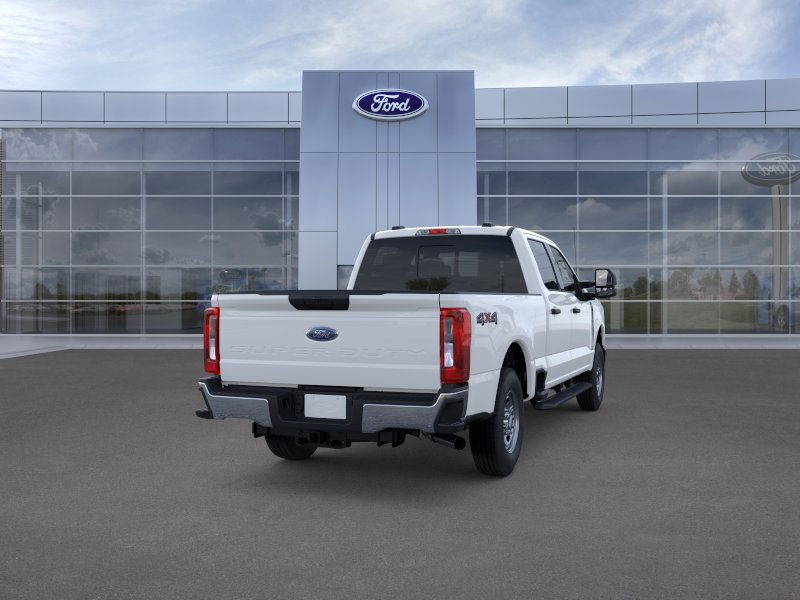 Ford Super Duty F-250 SRW Vehicle Full-screen Gallery Image 8