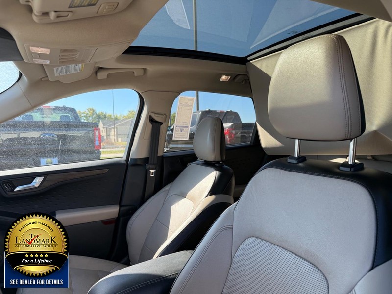 Ford Escape Vehicle Full-screen Gallery Image 9