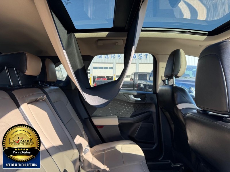 Ford Escape Vehicle Full-screen Gallery Image 14