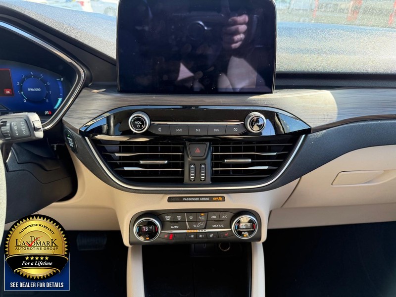 Ford Escape Vehicle Full-screen Gallery Image 17