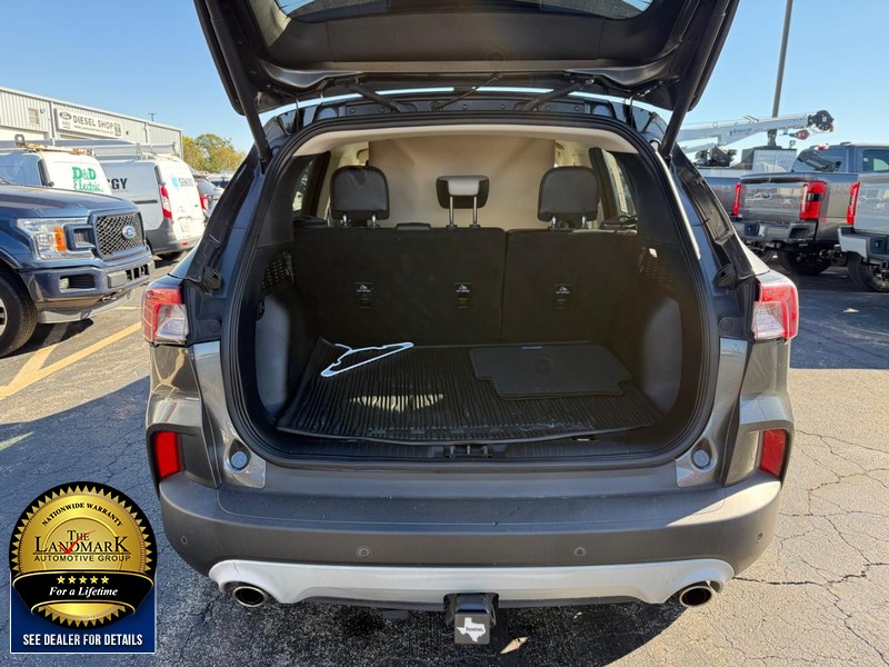 Ford Escape Vehicle Full-screen Gallery Image 18