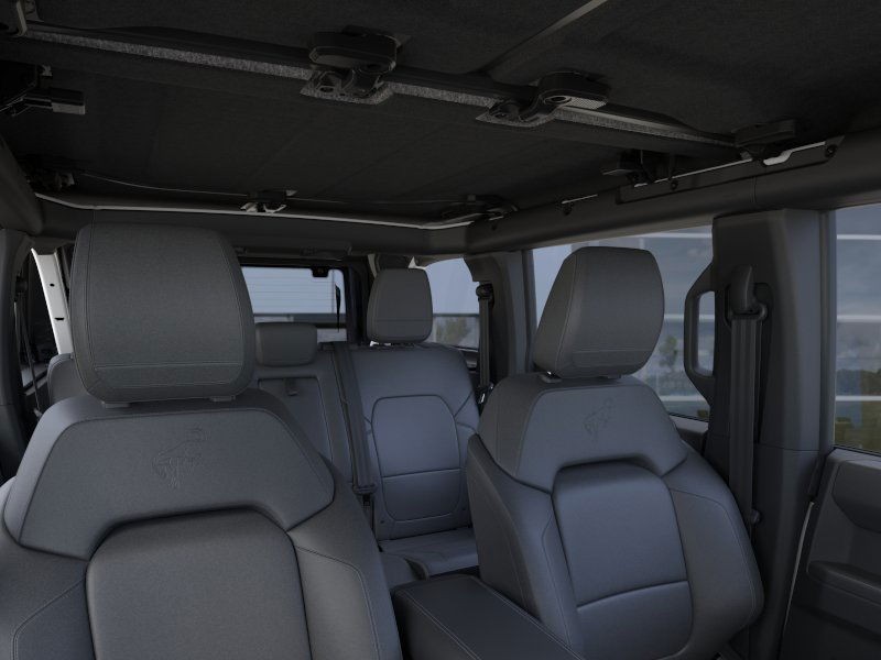 Ford Bronco Vehicle Full-screen Gallery Image 12