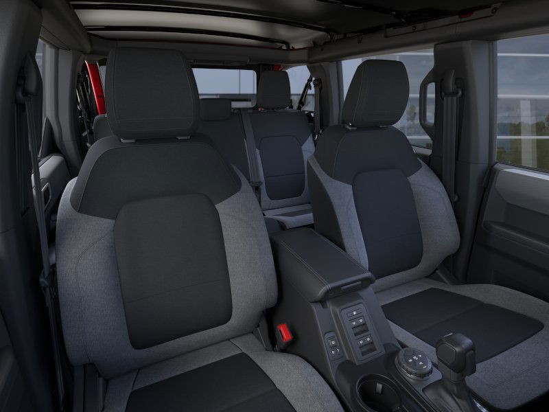 Ford Bronco Vehicle Full-screen Gallery Image 10