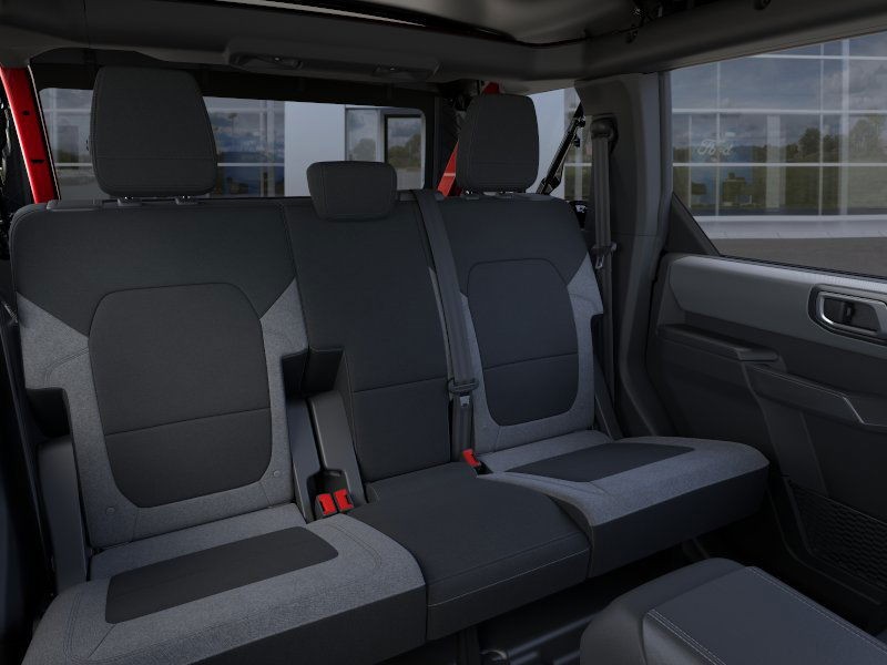 Ford Bronco Vehicle Full-screen Gallery Image 11