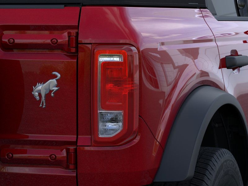 Ford Bronco Vehicle Full-screen Gallery Image 23