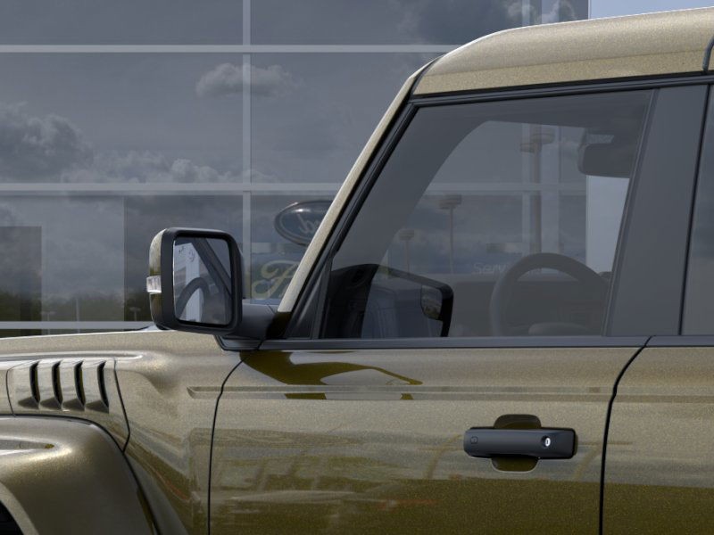 Ford Bronco Vehicle Full-screen Gallery Image 22