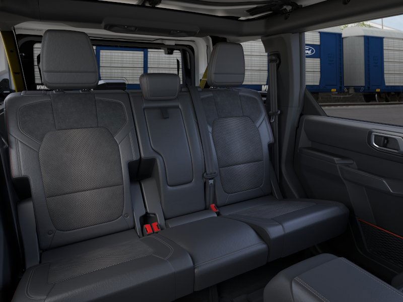 Ford Bronco Vehicle Full-screen Gallery Image 11