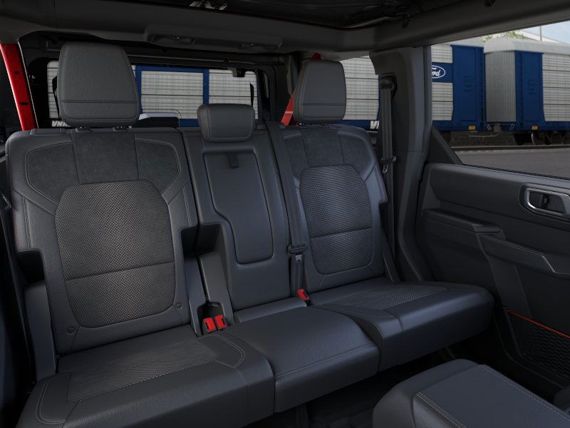 Ford Bronco Vehicle Full-screen Gallery Image 11