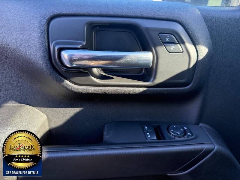 Chevrolet Silverado 1500 Vehicle Full-screen Gallery Image 8