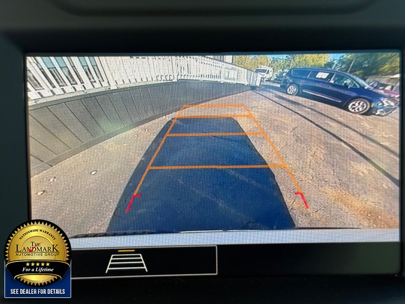 Chevrolet Silverado 1500 Vehicle Full-screen Gallery Image 13