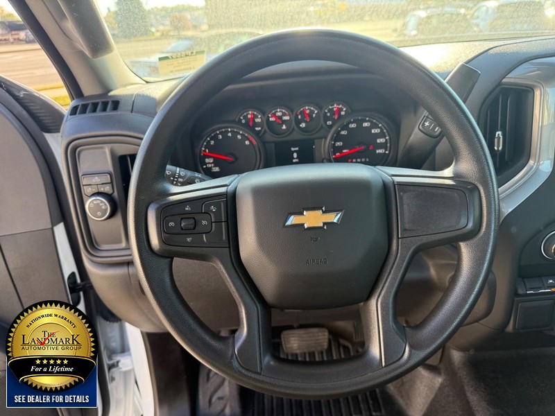 Chevrolet Silverado 1500 Vehicle Full-screen Gallery Image 15