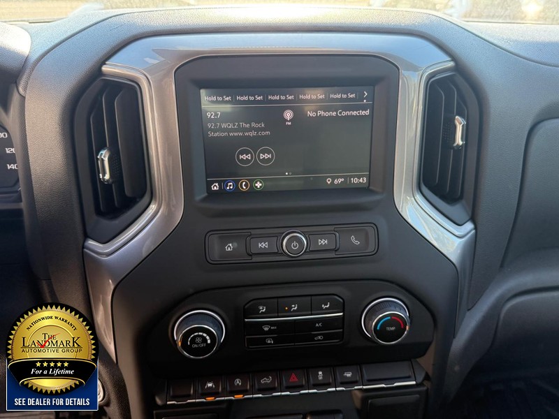 Chevrolet Silverado 1500 Vehicle Full-screen Gallery Image 16