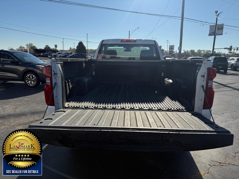 Chevrolet Silverado 1500 Vehicle Full-screen Gallery Image 18