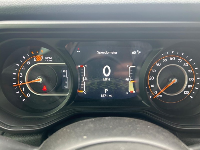 Jeep Wrangler Vehicle Full-screen Gallery Image 7