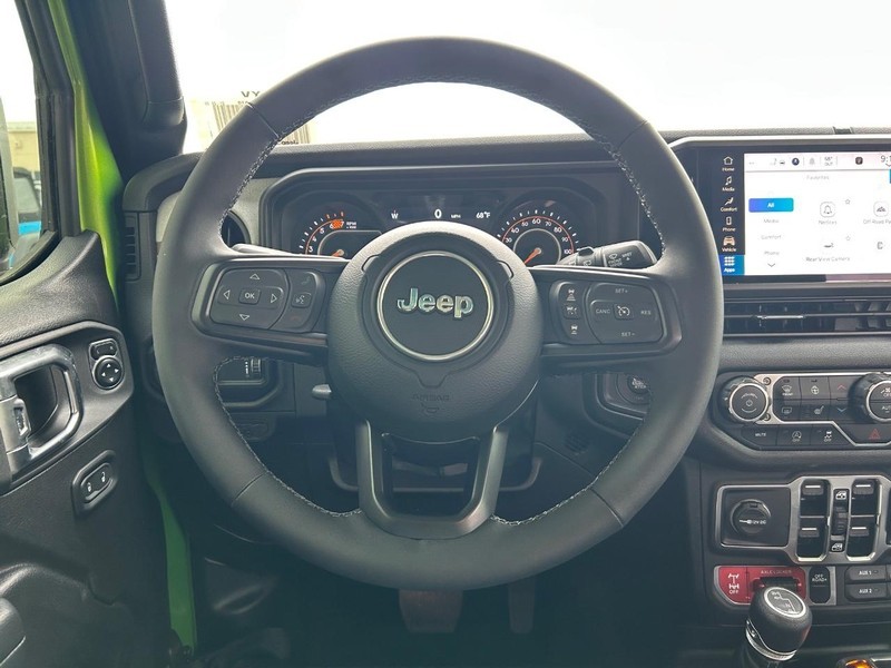 Jeep Wrangler Vehicle Full-screen Gallery Image 13