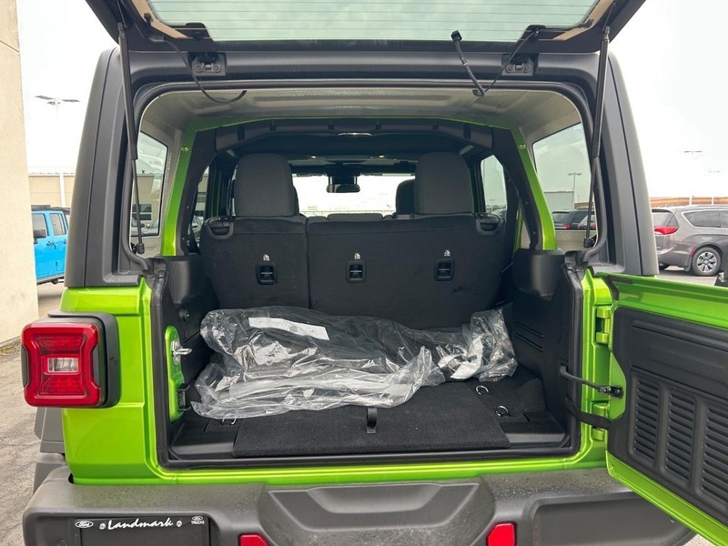 Jeep Wrangler Vehicle Full-screen Gallery Image 15