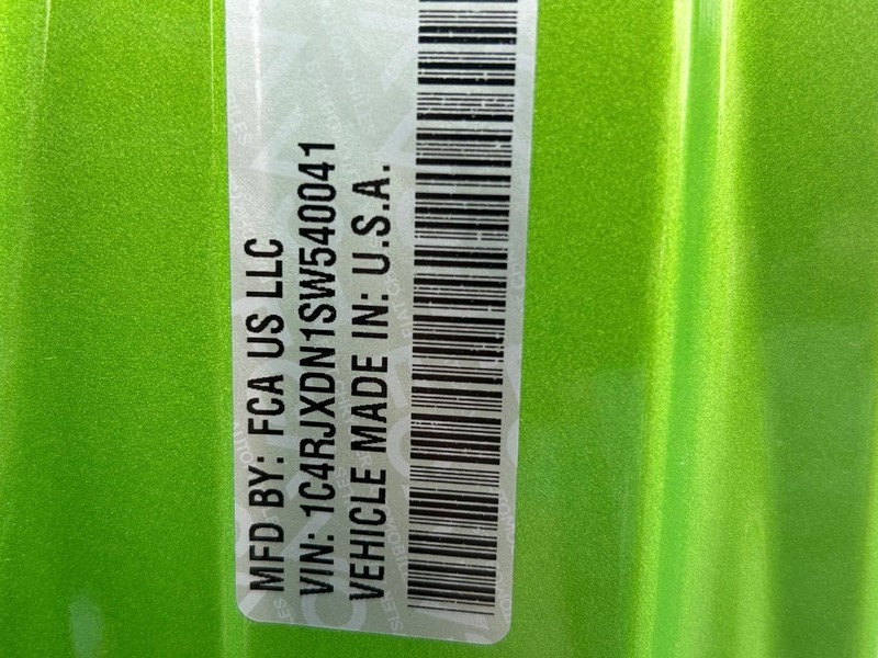 Jeep Wrangler Vehicle Full-screen Gallery Image 17