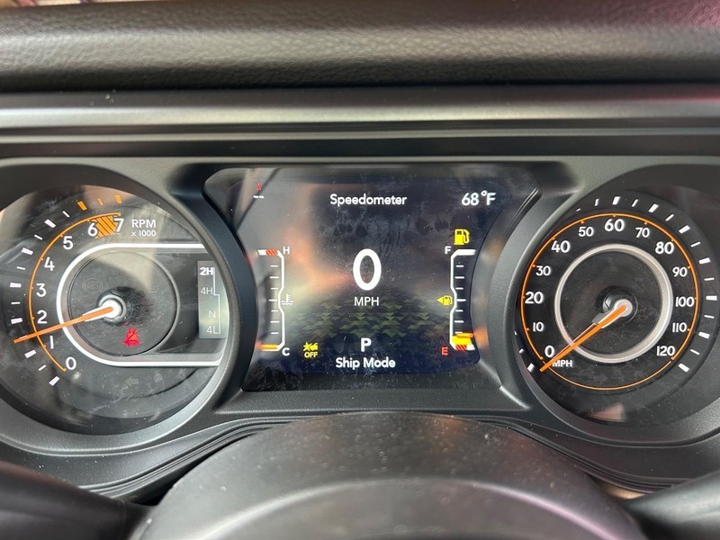 Jeep Wrangler Vehicle Full-screen Gallery Image 8