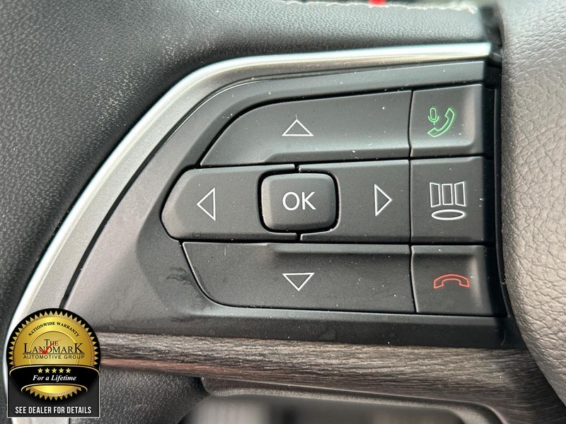 Jeep Grand Cherokee L Vehicle Full-screen Gallery Image 10