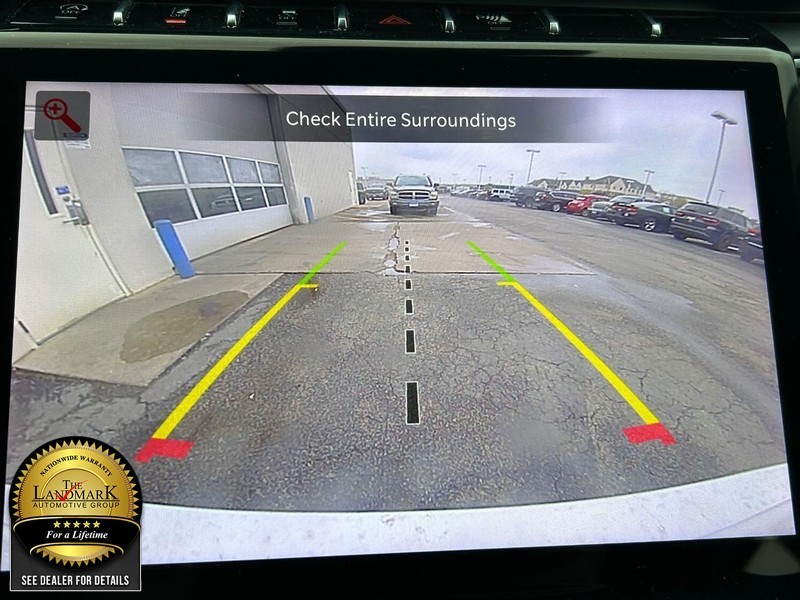 Jeep Grand Cherokee L Vehicle Full-screen Gallery Image 13