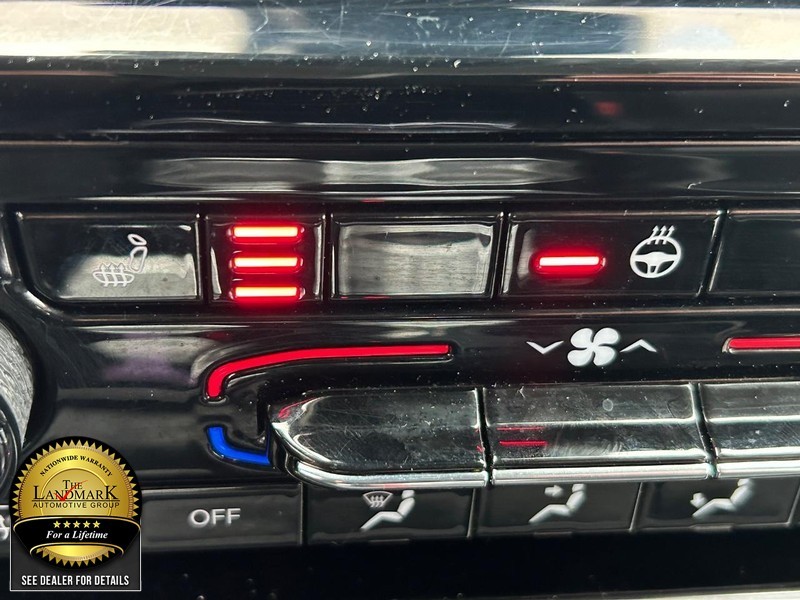 Jeep Grand Cherokee L Vehicle Full-screen Gallery Image 14