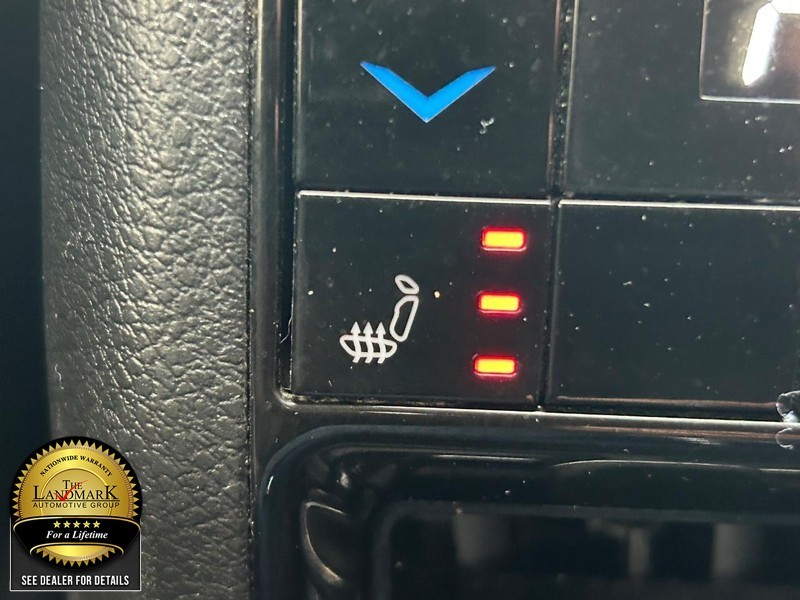 Jeep Grand Cherokee L Vehicle Full-screen Gallery Image 17