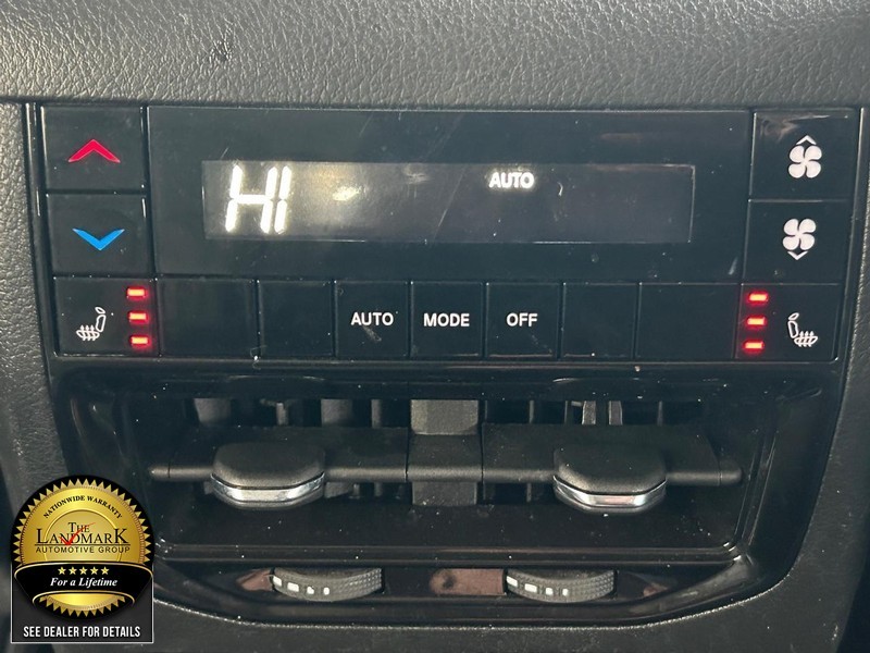 Jeep Grand Cherokee L Vehicle Full-screen Gallery Image 18