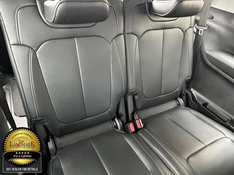 Jeep Grand Cherokee L Vehicle Full-screen Gallery Image 19