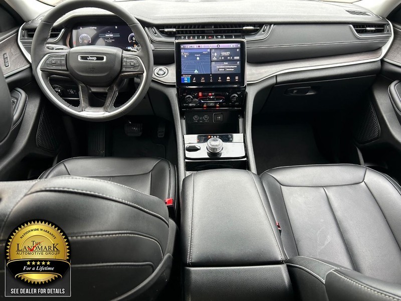 Jeep Grand Cherokee L Vehicle Full-screen Gallery Image 20