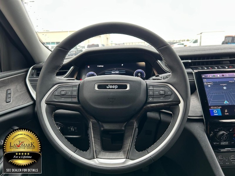 Jeep Grand Cherokee L Vehicle Full-screen Gallery Image 21