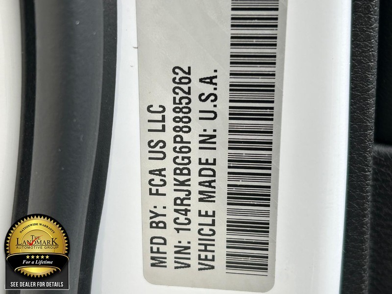 Jeep Grand Cherokee L Vehicle Full-screen Gallery Image 25