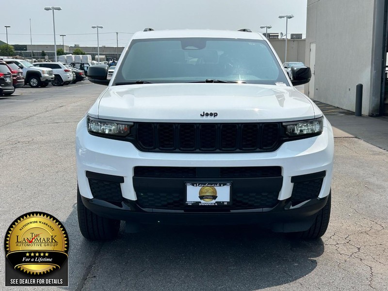 Jeep Grand Cherokee L Vehicle Full-screen Gallery Image 4