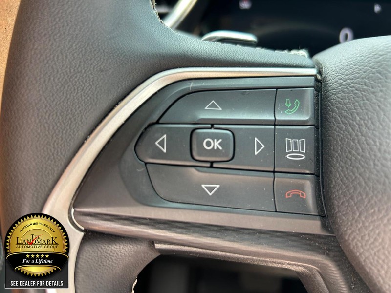 Jeep Grand Cherokee L Vehicle Full-screen Gallery Image 10